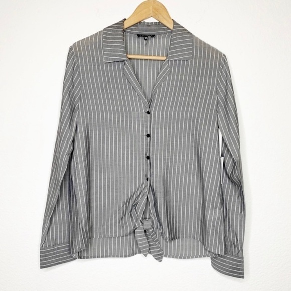 1.State NWT Tie Front Pinstriped Striped Button Down Blouse Gray Size XS - Picture 7 of 10